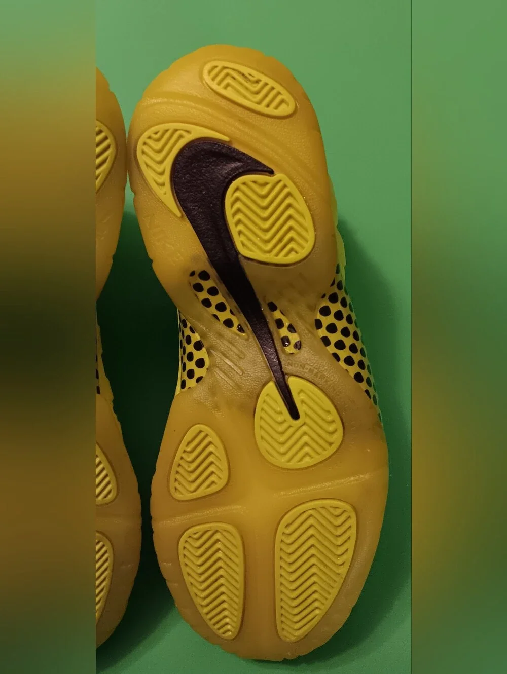 Nike Air Foamposite Pro Volt Green/Neon Shoes (CW1593-702)Preowned Youth Size 7